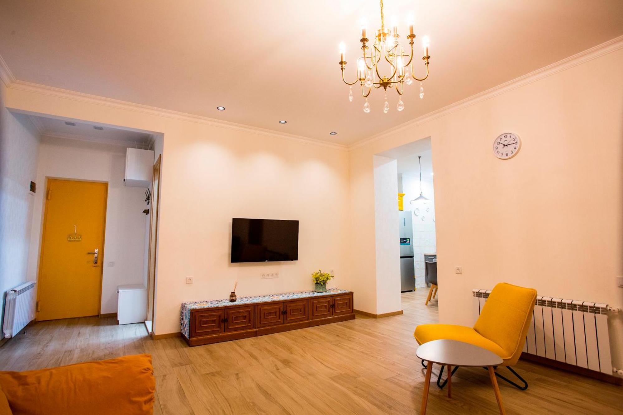Yellow Apartment In Avlabari 트빌리시 외부 사진
