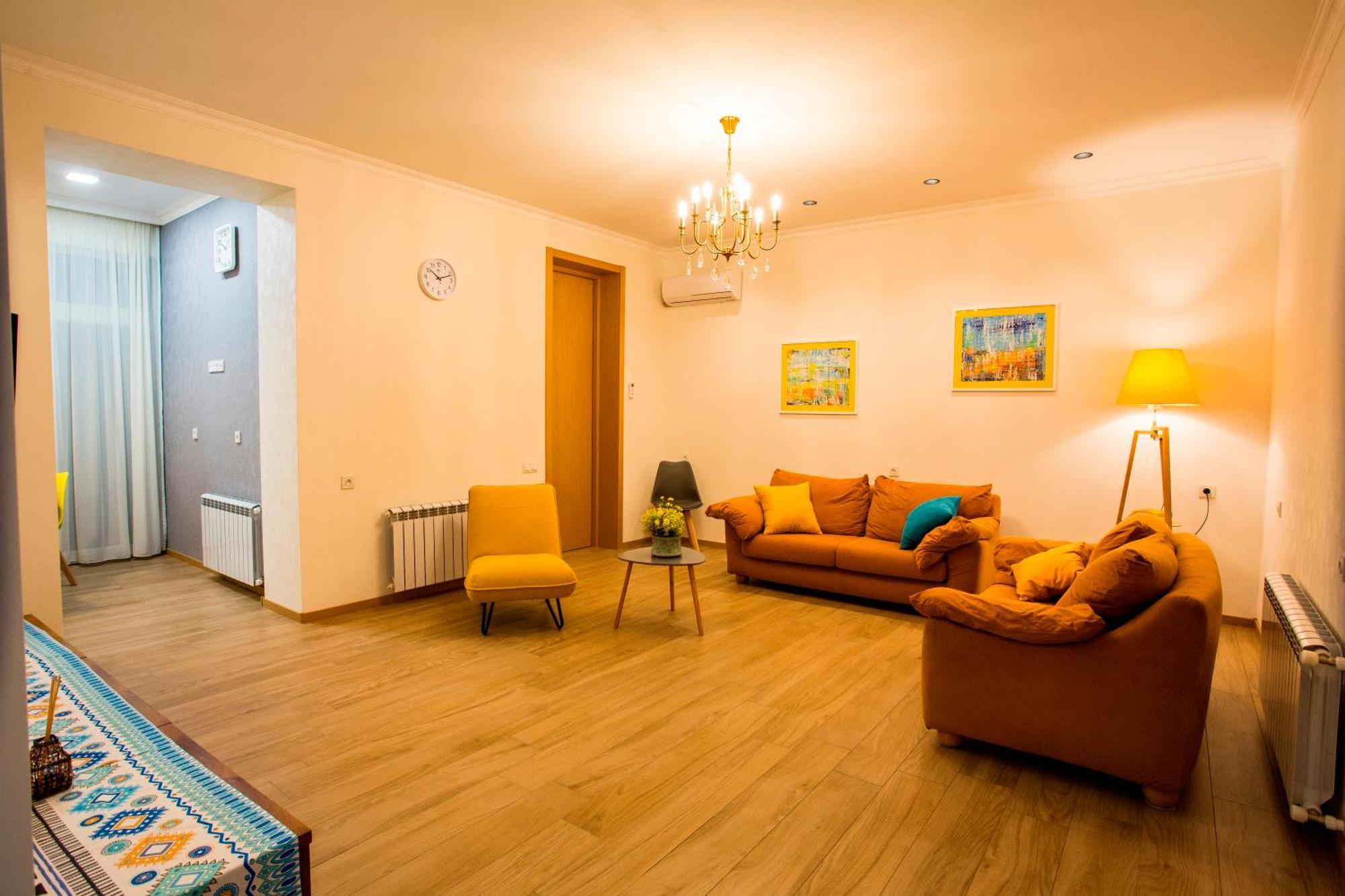 Yellow Apartment In Avlabari 트빌리시 외부 사진