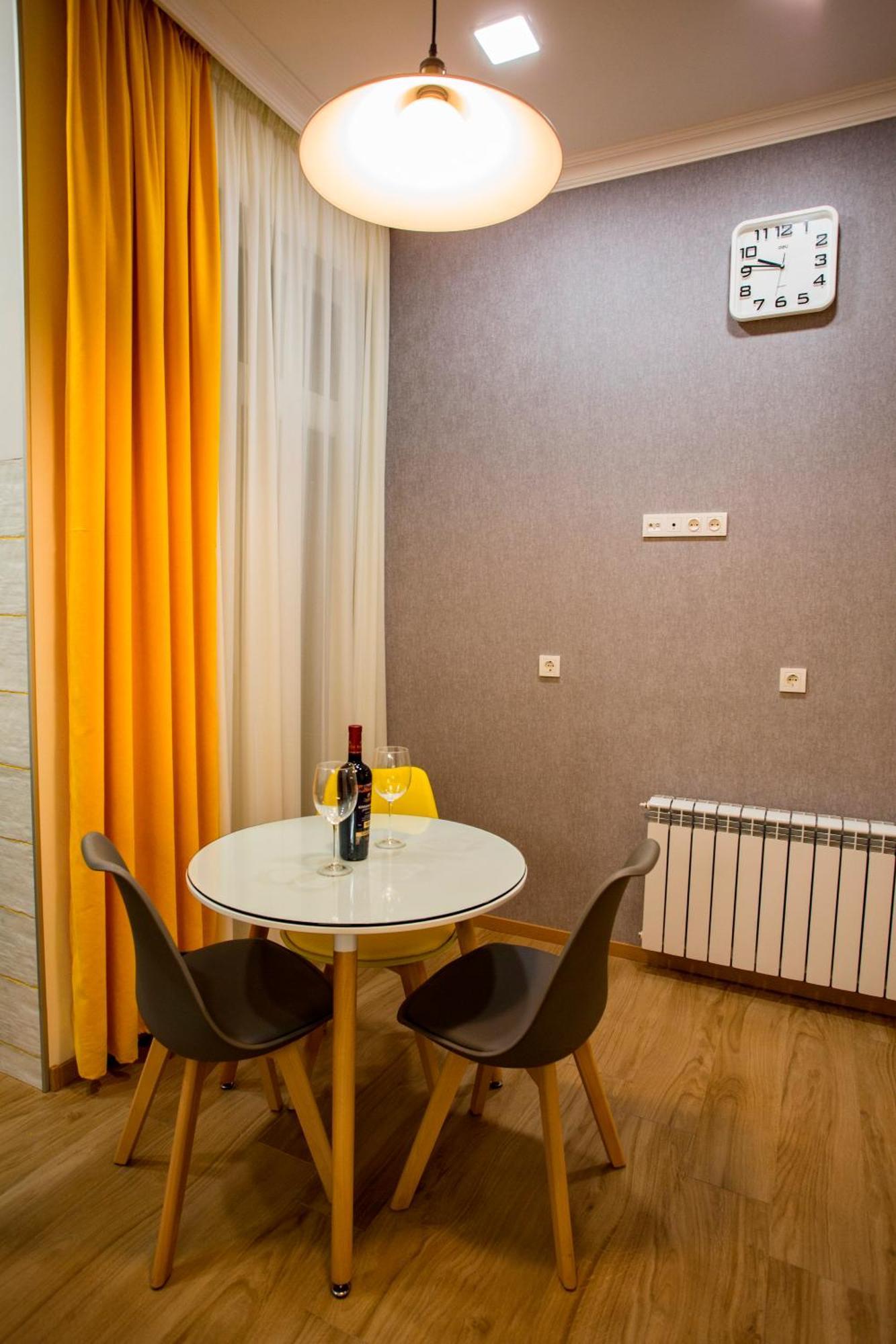 Yellow Apartment In Avlabari 트빌리시 외부 사진