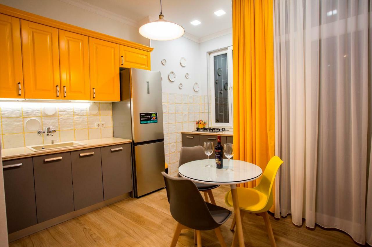 Yellow Apartment In Avlabari 트빌리시 외부 사진